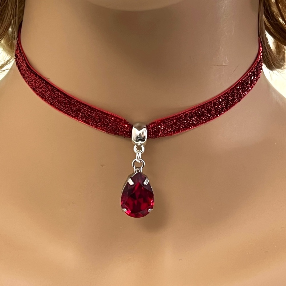 Valentine jewelry Elegant Red Choker Necklace with Teardrop Pendant NEW